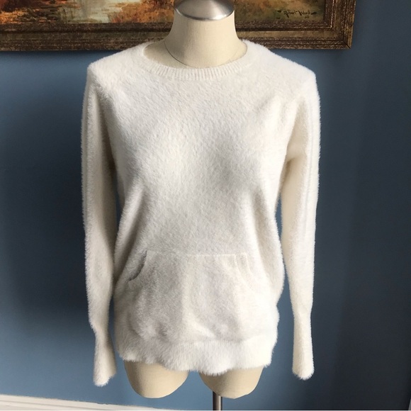W wanna be Sweaters - W wanna be cream fluffy sweater